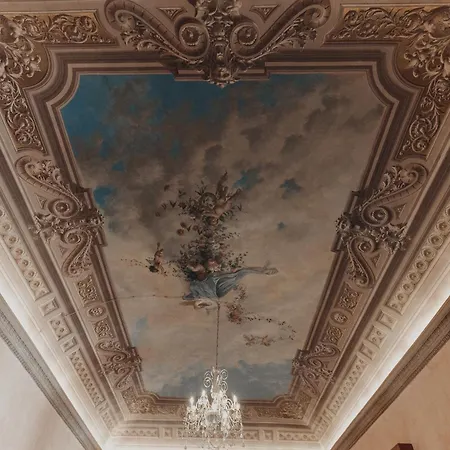 Amorini Baronial 招待所 切法卢