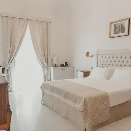 Amorini Baronial 招待所 4*