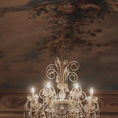 بيت ضيافة Amorini Baronial