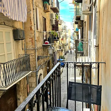 بيت ضيافة Amorini Baronial