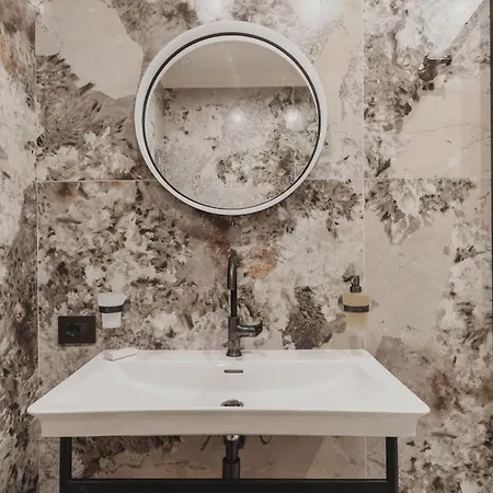 Amorini Baronial